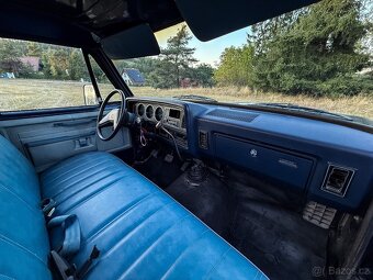Dodge Ram D-250 1985 / 5.2l V8, Manuál, Klima - 9