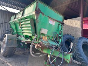 Prodej tažené rozmetadlo průmyslových hnojiv Gustrow D057 - 9