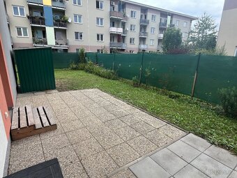Pronájem bytu 3+kk 55m² vč. zahrady 110m² a park. stání - 9