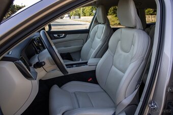 Volvo XC60 2.0 B5 mHEV Plus Bright AWD A/T - 9