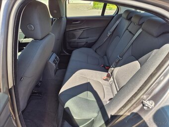 Jaguar XE 2,0 Pobočka Kolín (2017) - 9