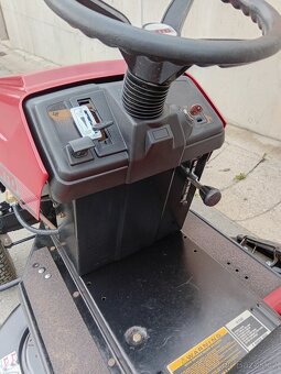 Prodám zahradní traktor MTD 12Hp - 9