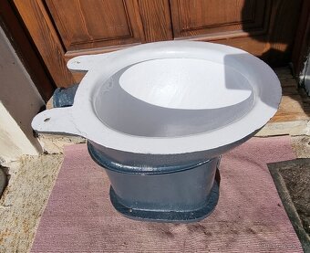 Starožitný záchod WC LITINA , bunkr - 9