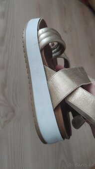 Zlaté inuovo sandály 38 - 9