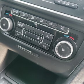 Volkswagen Golf, KRASNY,105TKM,SERVISKA,VYBAVA - 9