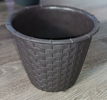 Sada 9 ks květináčů + 6 ks květníků - 9