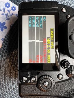 Panasonic lumix g9, TOP stav - 9