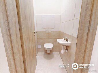 Prodej nového bytu 3+kk s parkovacím stáním a dvorkem ve Vém - 9