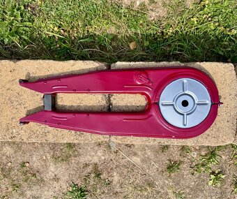 ČZ 125 175 250 - kryt řetězu - 9