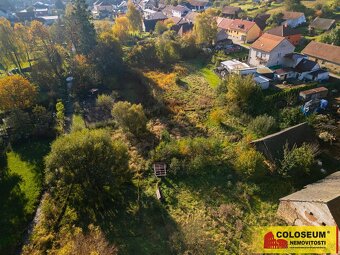 Křižanov, pozemek pro stavbu domu 2.360 m2, dům k rekonstruk - 9