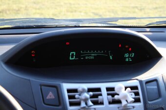 Toyota Yaris 1.0 - 9