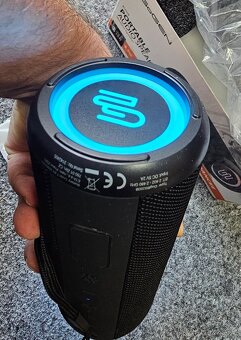 Přenosný bezdrátový reproduktor JVC XS-E622B černý - 9