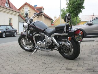 Suzuki VZ 800 Marauder - 9