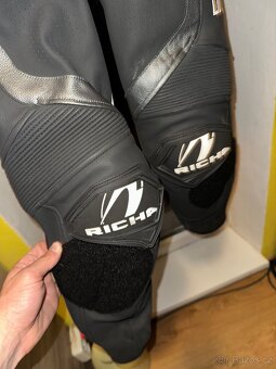 Úplně nová kombinéza na motorku Richa - 9