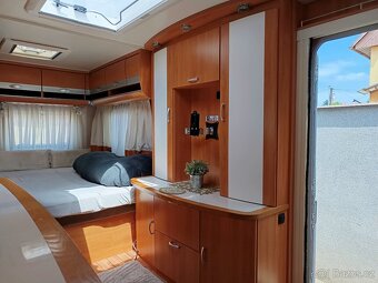KARAVAN WILK - 9