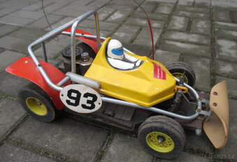 Starší model rc auto buggy dělané na elektro motor - 9