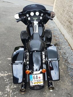 Harley Davidson FLHX Street Glide - 9