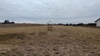 Stavební parcela 1.032 m2 v obci Vlastce - 9