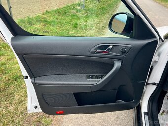 ►ŠKODA YETI 1.4 TSI 90KW MONTE CARLO - XENONY-LED-TAŽNÉ 17" - 9