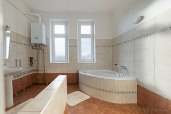 Prodej bytu 4+1 (139m2)  s garáží a zahradou, ul. Poděbradov - 9