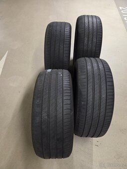 Michelin 235/45 R18 - 9