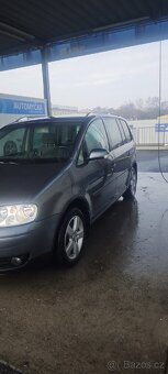 VW Touran 2.0 Fsi - 9
