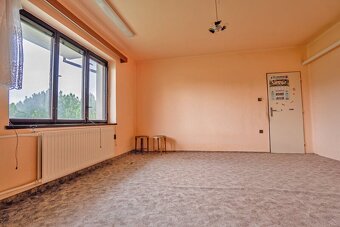 Rodinný dům s terasou, 2 garáže, rozsáhlé pozemky, Čestice, - 9