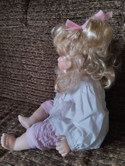 Značená porcelánová panenka - 9