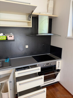 Kuchyňská linka na míru,kvalitní + vestavné spotřebiče - 9