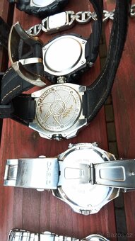 Stare zapalovače ,nůžky ,hodinky ,autíčka . - 9