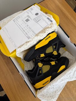 Nike AIR JORDAN 4 RETRO Thunder - 9