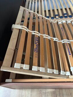 Moderní postel dvoulůžko - 9