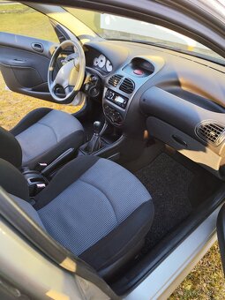 Peugeot 206 1.4 16V, 143 000 km, 2. majitel, STK 1/2026 - 9