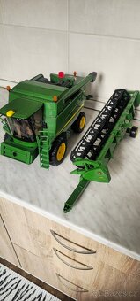 Bruder kombajn john deere - 9