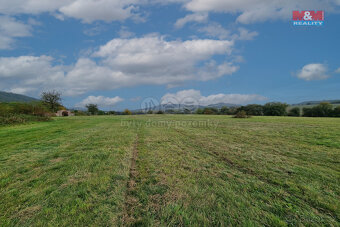Prodej pozemku k bydlení, 1556 m², Valeč, ul. Podbořanská - 9