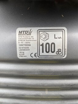 Zahradní traktor traktůrek MTD - 9