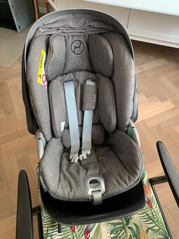 Autosedačka Cloud Z2 i-Size Plus 2022 + Isofix (otočná zákla - 9