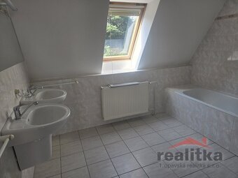 Pronájem velkého bytu 100m2, 3+kk v RD, Opava, ul. Slovenská - 9