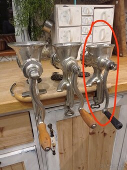 Ruční mlýnek na maso. - 9