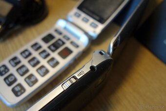 Véčko - mobilní telefon Primo 413 černý / červený - 9