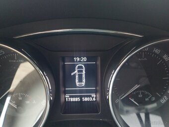 Škoda Superb 2.0. TDI 103 KW navi ,Xenon, tažné - 9
