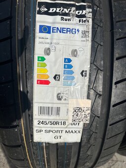 245/50/18” Dunlop Runflat - 9