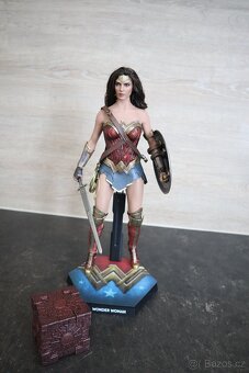 Figúrka Hot Toys Wonder Woman (Justice League Deluxe) - 9