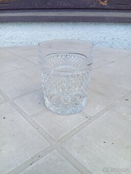 Prodám skleněné broušené vázy,mísy.,skleničky. - 9