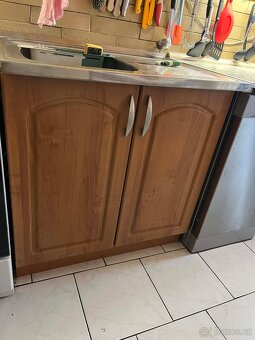 Kuchyňská linka + skříňky - 9