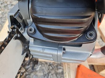 Husqvarna 572 XP motorova pila - 9