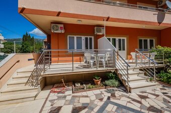 Chorvátsko krasny dom se 4 apartmány 80 m od mora - 9