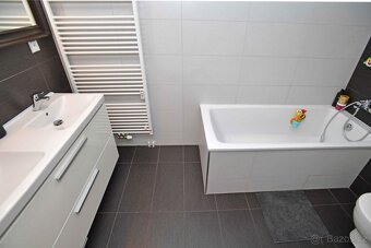 Pěkný byt 3+kk, 62m2, 3,patro, terasa, garáž - 9