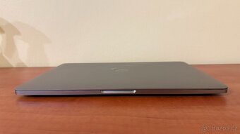 Apple MacBook Pro 13” (2022) M2 / 16GB / 2TB SSD – top stav - 9