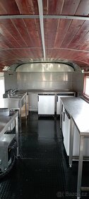 historický karavan zrekonstruovaný jako moderní food truck - 9